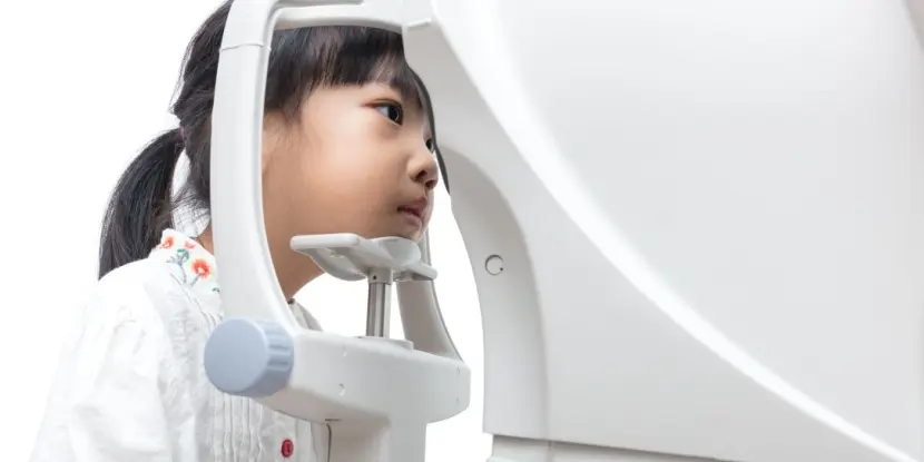 Терапия красным светом для замедления близорукости у детей: анализ данных и рисков