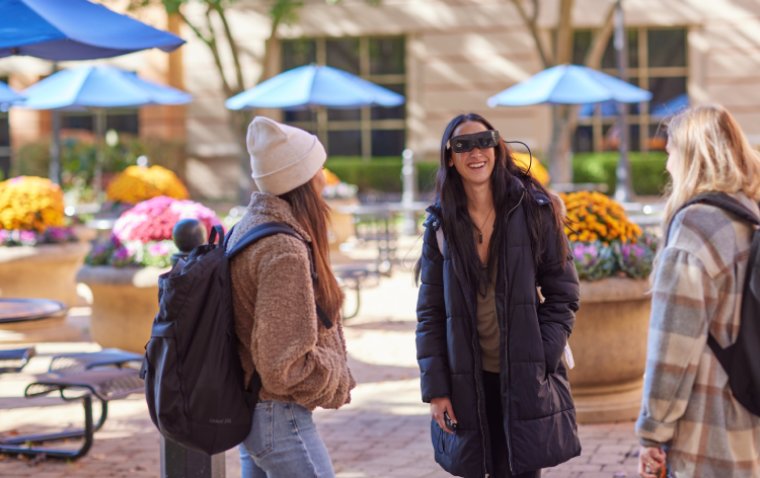 Gentex поглощает eSight для разработки электронных очков для слабовидящих