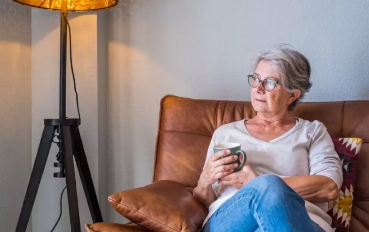 Взаимосвязь освещения жилых помещений и физической активности у пожилых пациентов с нарушениями зрения