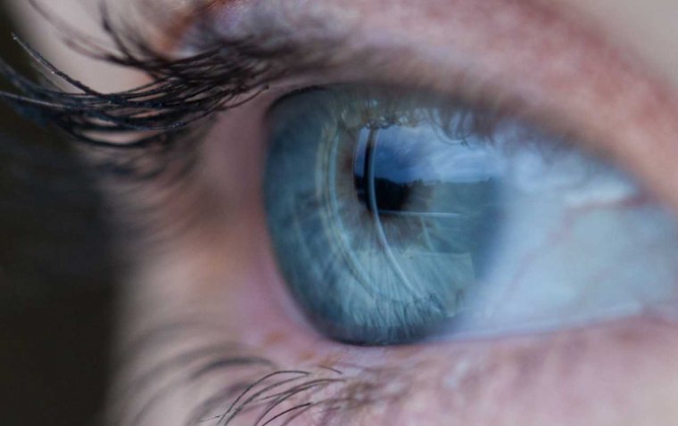 Исследователь предупреждает о потенциальных рисках низкоуровневой красной светотерапии при контроле миопии у детей