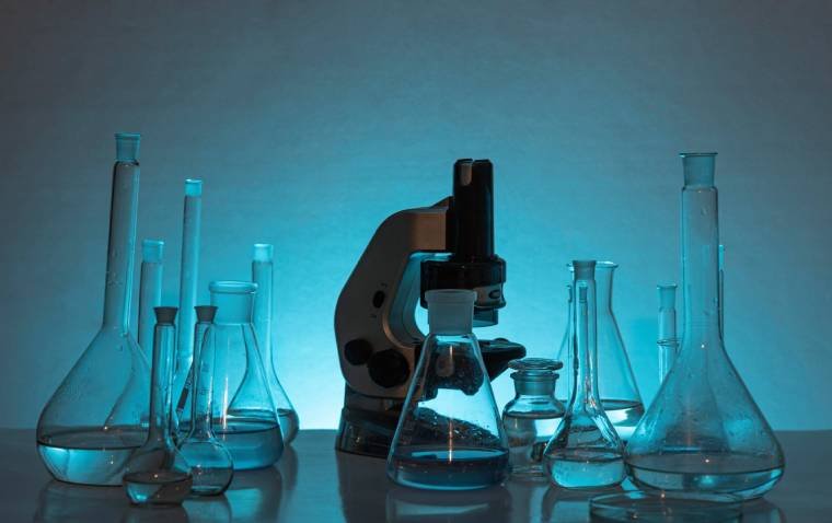 Пожилые женщины демонстрируют повышенный риск воспалительных реакций на генную терапию глазных заболеваний